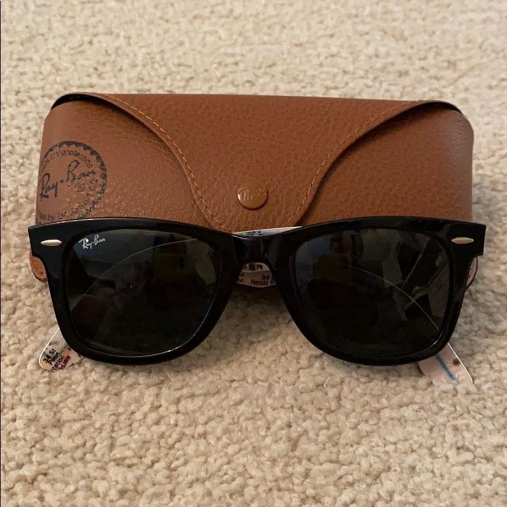 Ray Ban Black Wayfarer Sunglasses